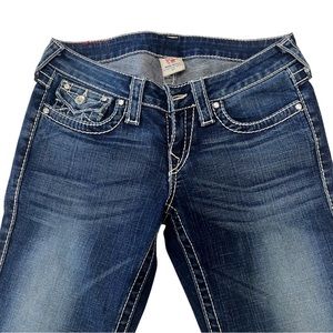 White seemed-Stylish jeans 👖✨